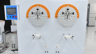Equipamento de teste de flexibilidade de cabo de alimentação para plugues e tomadas não removíveis