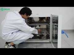 Como é realizado um teste de pressão de esfera de acordo com a IEC 60695-10-2?